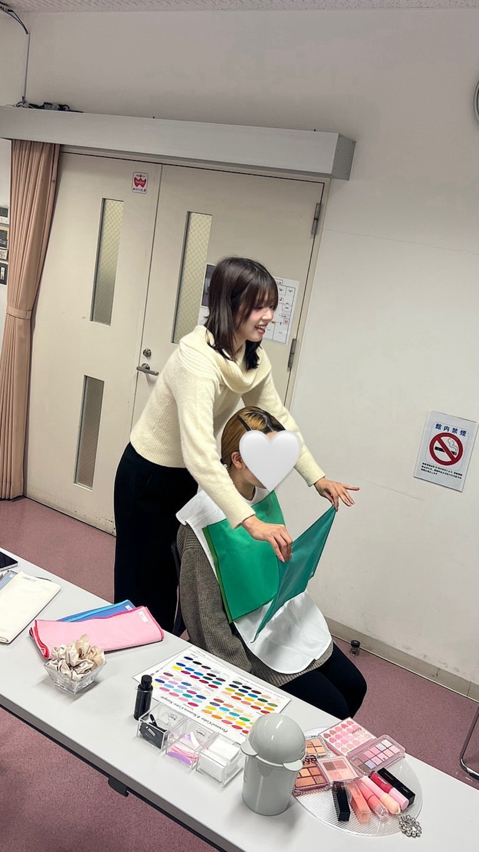 パーソナルカラー診断の様子